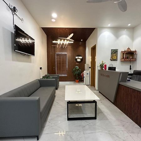 Hotel Sky Way Inn Hisār 외부 사진