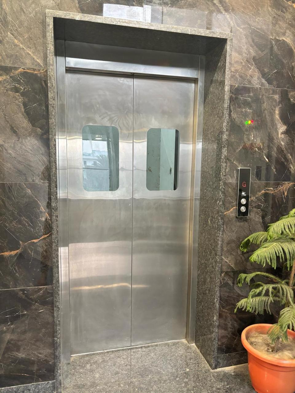 Hotel Sky Way Inn Hisār 외부 사진