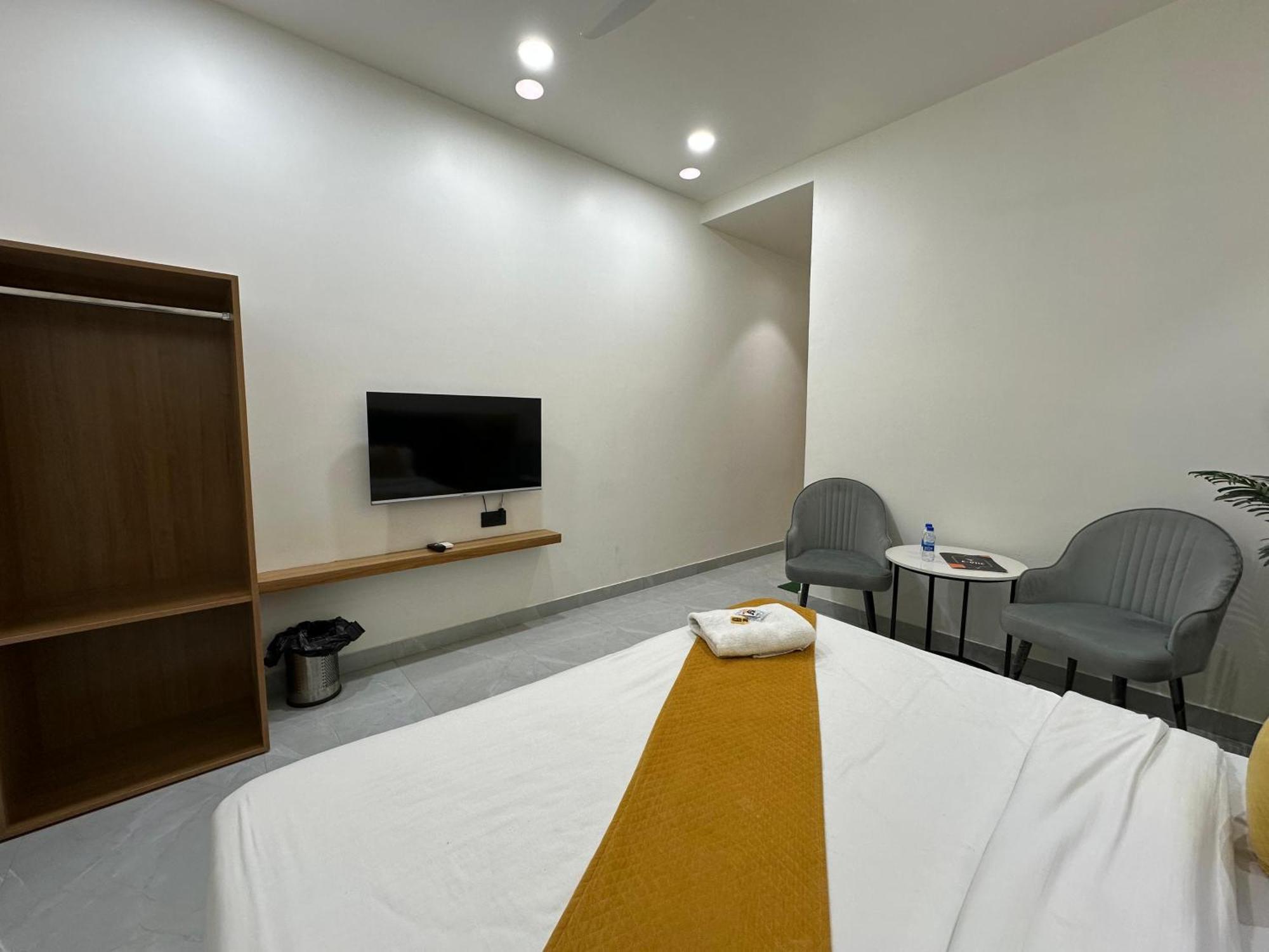 Hotel Sky Way Inn Hisār 외부 사진