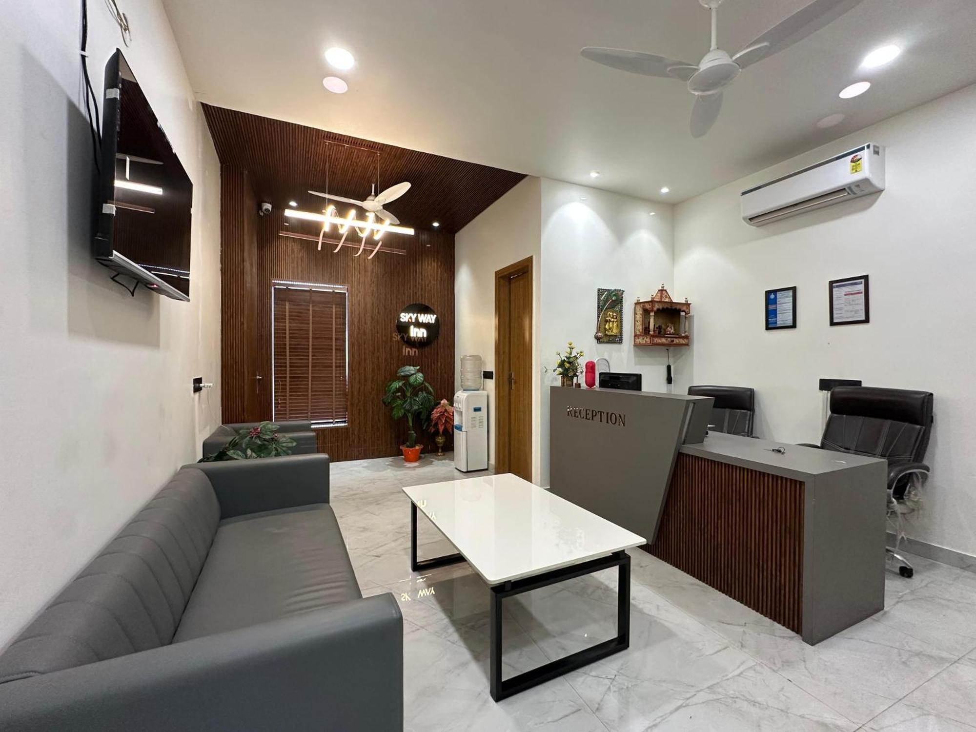 Hotel Sky Way Inn Hisār 외부 사진