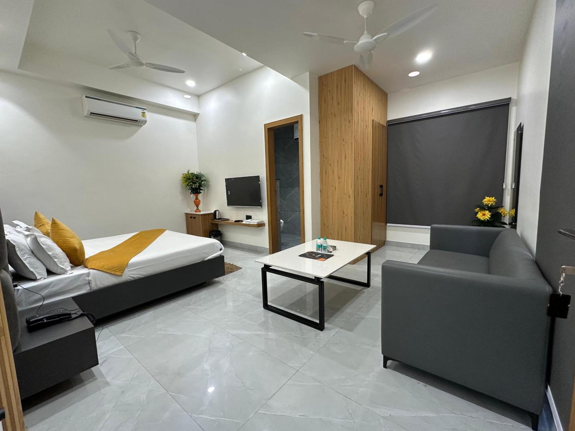 Hotel Sky Way Inn Hisār 외부 사진